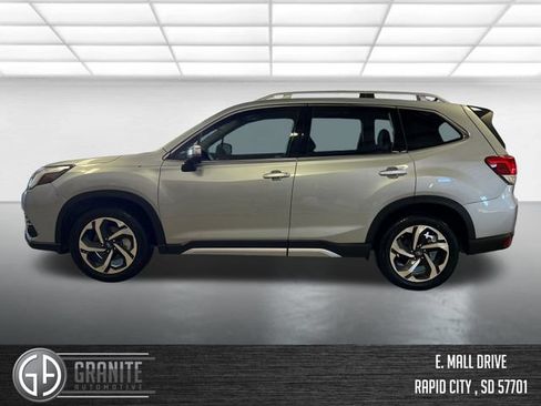 Used 2024 Subaru Forester Touring w/ Convenience Package AWD/4WD image 3