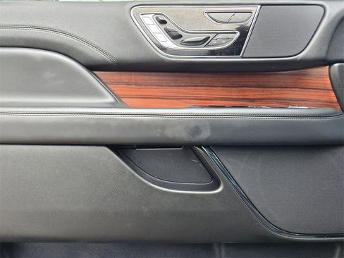Used 2023 Lincoln Navigator Reserve image 21