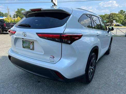 Used 2022 Toyota Highlander XLE FWD image 4