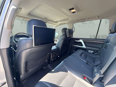 Used 2016 Toyota Land Cruiser w/ Four Season Floor Mat Package AWD/4WD image 8