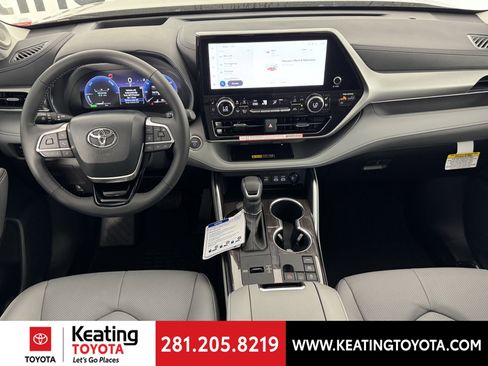 New 2026 Toyota Highlander Platinum image 6