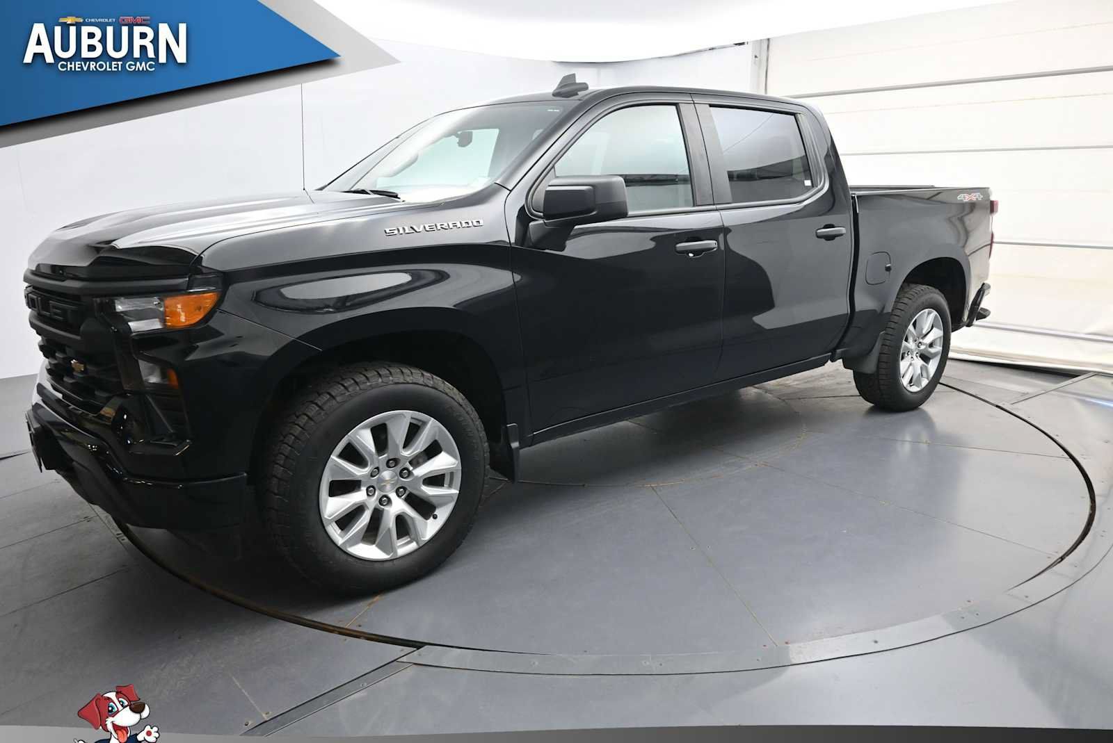 Used 2023 Chevrolet Silverado 1500 Custom AWD/4WD image 2