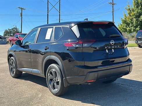 Certified 2025 Nissan Rogue SV image 6