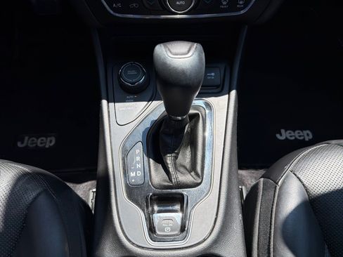 Used 2019 Jeep Cherokee Limited w/ Luxury Group AWD/4WD image 27