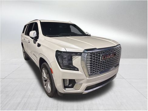 Used 2022 GMC Yukon XL Denali image 2