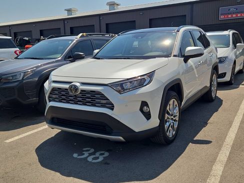 Used 2020 Toyota RAV4 Limited FWD image 1