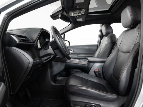 Used 2022 Toyota Sienna XSE image 15