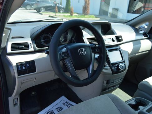 Used 2016 Honda Odyssey SE image 8