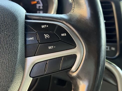 Used 2018 Jeep Grand Cherokee Altitude AWD/4WD image 22