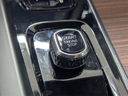 Used 2023 Volvo XC60 B5 Ultimate w/ Climate Package image 21