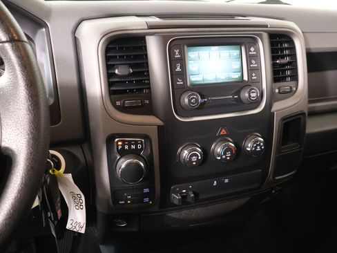 Used 2017 RAM 1500 Express AWD/4WD image 5