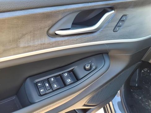 New 2025 Jeep Grand Cherokee Limited AWD/4WD image 12