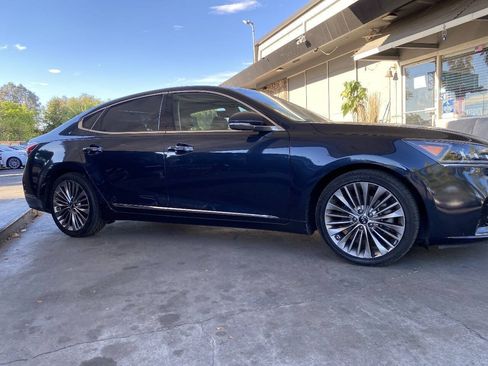 Used 2017 Kia Cadenza Limited FWD image 12