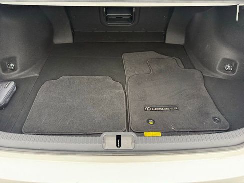 Certified 2025 Lexus ES 300h w/ Premium Package image 18