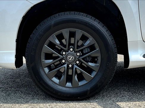 Used 2023 Lexus GX 460 Premium w/ Premium Package AWD/4WD image 8