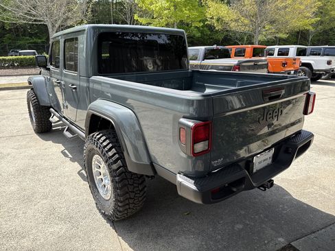 New 2025 Jeep Gladiator Sport w/ Premium Package AWD/4WD image 6