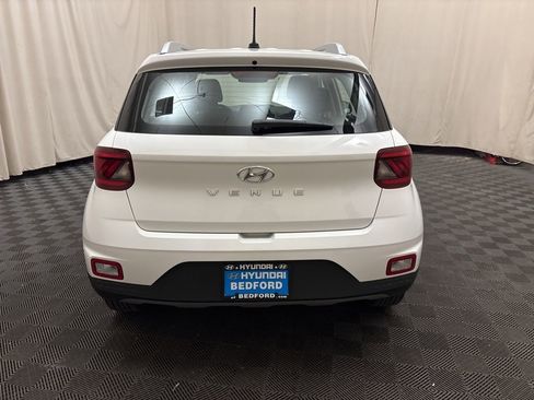 Certified 2025 Hyundai Venue SEL image 6