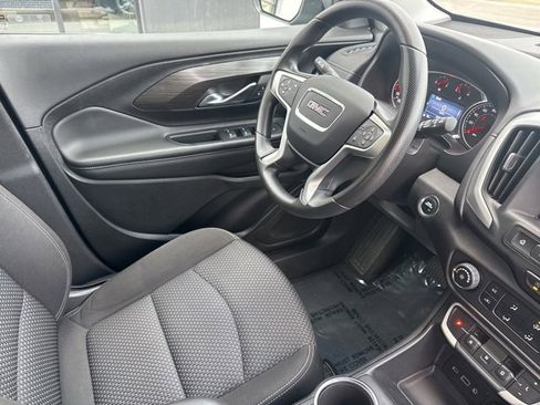 Used 2024 GMC Terrain SLE image 25