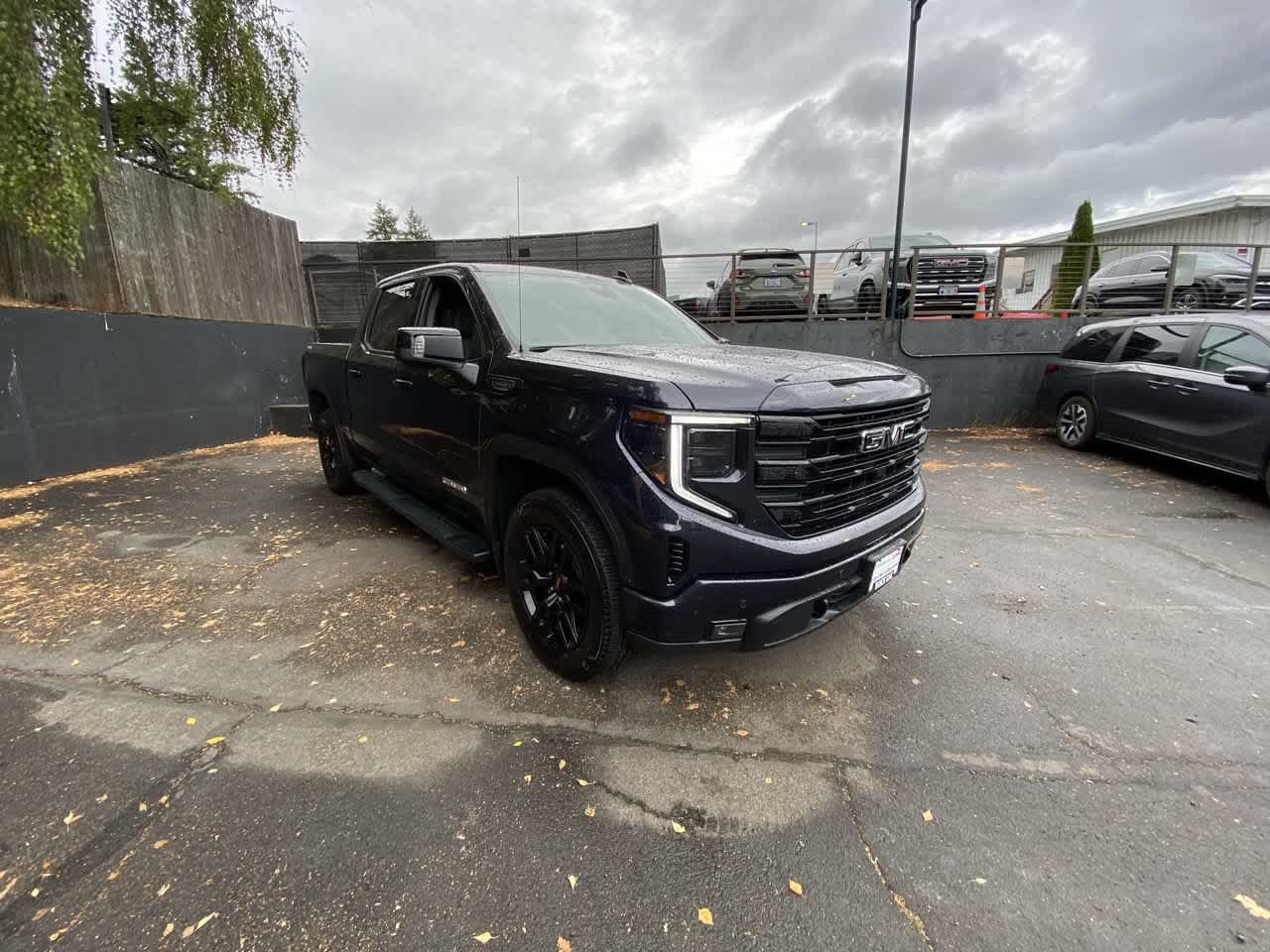 Used 2025 GMC Sierra 1500 Elevation w/ Elevation Premium Package AWD/4WD image 8