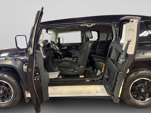 Used 2012 Toyota FJ Cruiser 4WD w/ Upgrade Pkg image 30