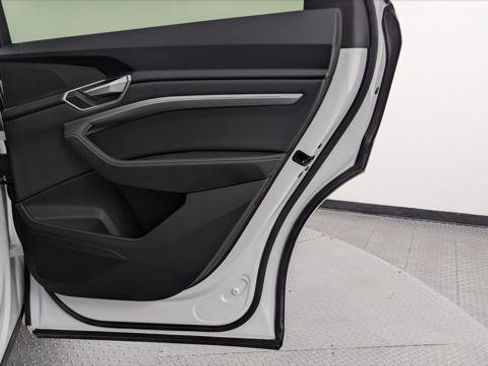 Used 2021 Audi e-tron Premium w/ Convenience Plus Package image 19