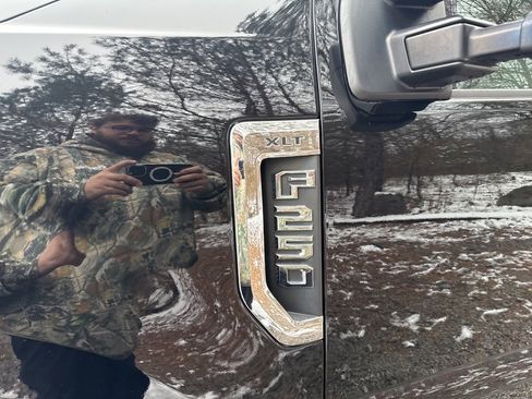 Used 2017 Ford F250 XLT w/ XLT Value Package image 7