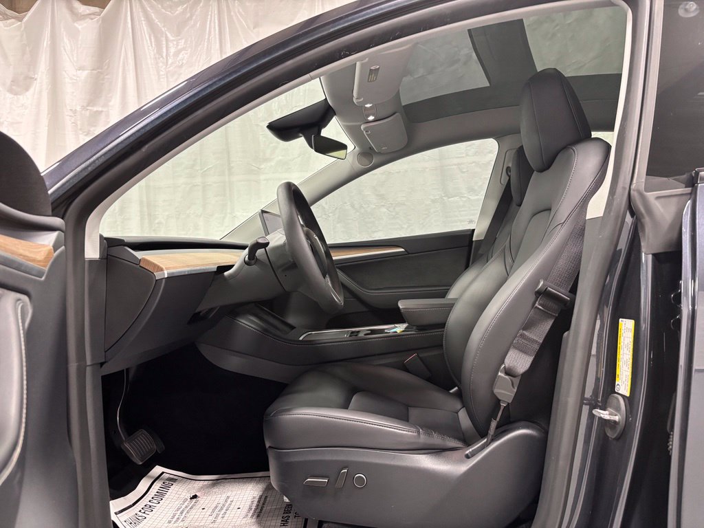 Used 2024 Tesla Model Y Long Range AWD/4WD image 14