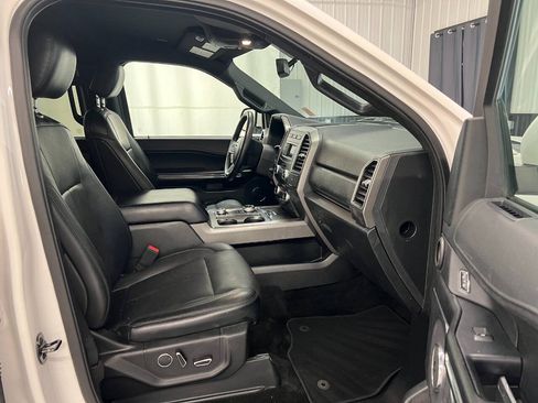 Used 2018 Ford Expedition XLT w/ Equipment Group 201A AWD/4WD image 12