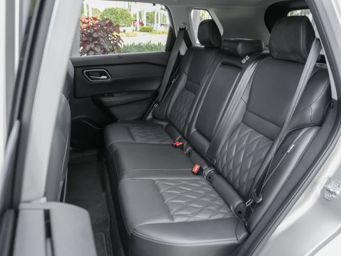Used 2021 Nissan Rogue Platinum FWD image 19