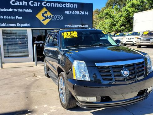 Used 2011 Cadillac Escalade 2WD image 4