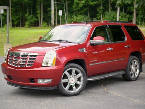 Used 2010 Cadillac Escalade Luxury AWD/4WD image 24