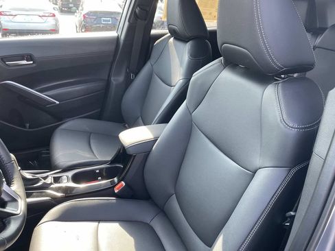Used 2025 Toyota Corolla Cross XLE w/ Convenience Package FWD image 22