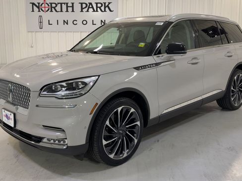 Used 2023 Lincoln Aviator Reserve w/ Equipment Group 201A image 5