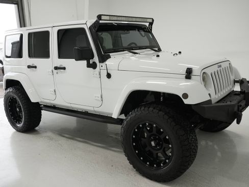 Used 2014 Jeep Wrangler Unlimited Sahara w/ Max Tow Package image 3