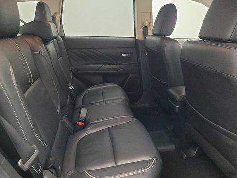 Used 2018 Mitsubishi Outlander SEL image 19