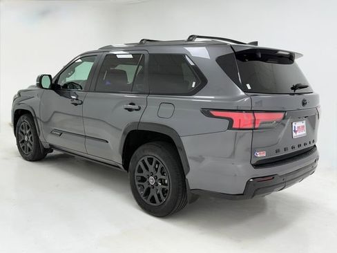 Used 2024 Toyota Sequoia Platinum AWD/4WD image 37