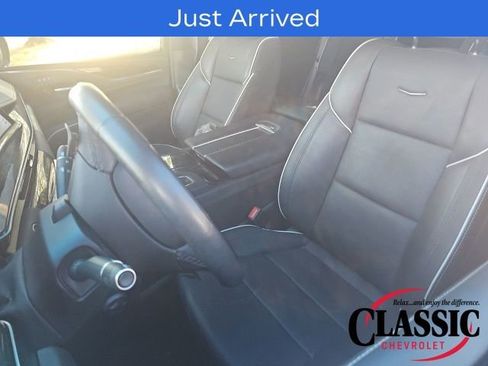 Used 2024 Cadillac Escalade Sport w/ LPO, ONYX Package image 18