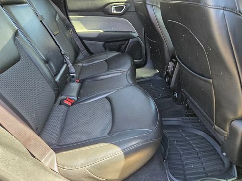 Used 2022 Jeep Compass Latitude FWD image 4