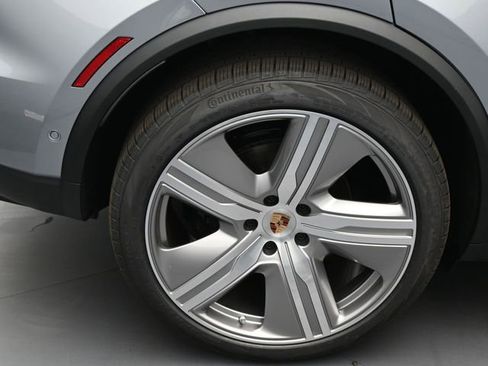 New 2025 Porsche Macan 4 Electric image 13