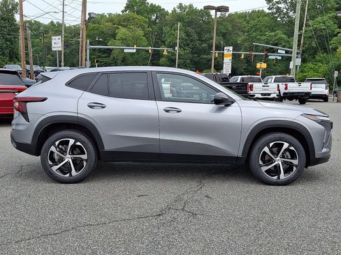 Used 2024 Chevrolet Trax RS FWD image 7