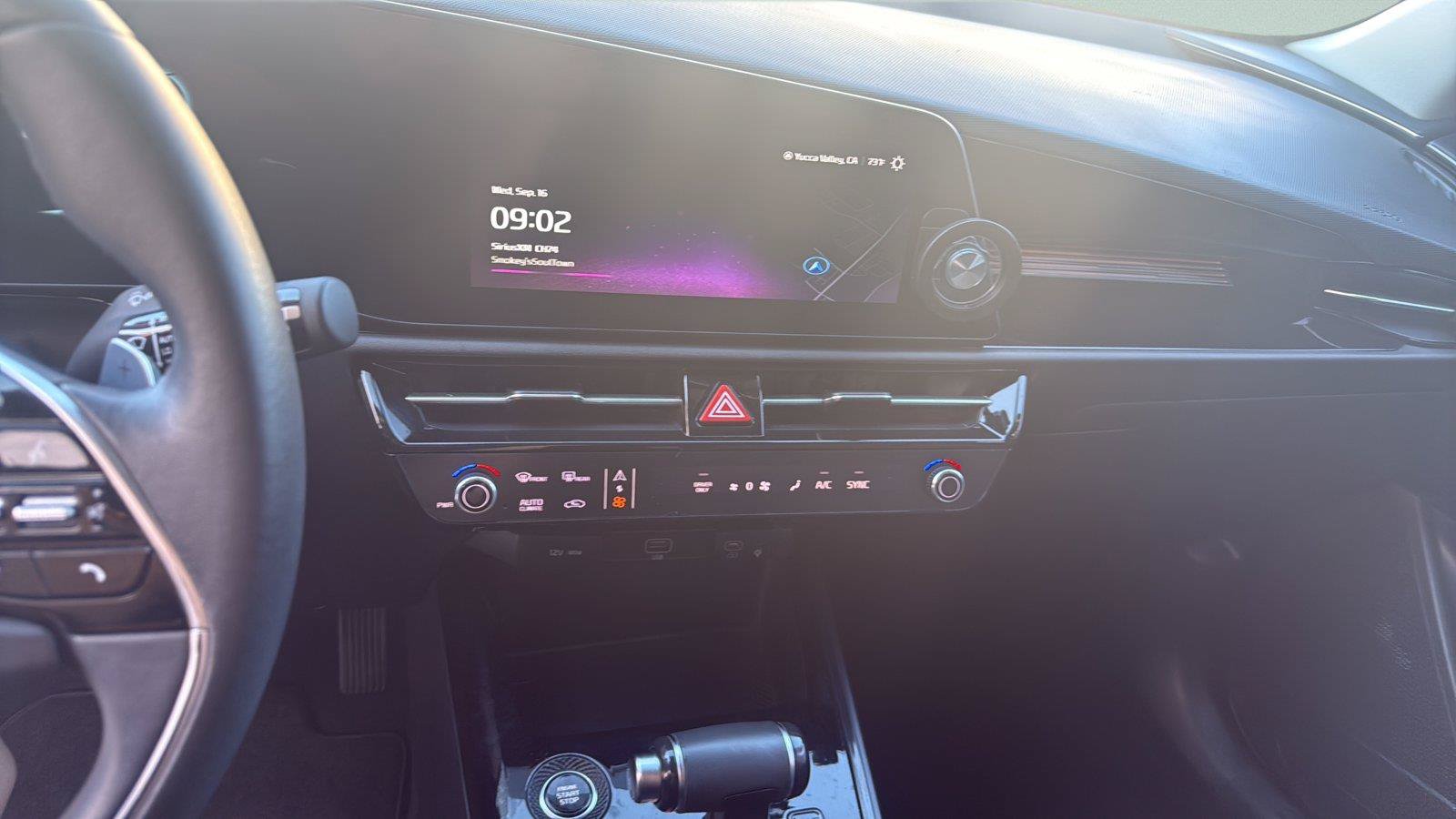 Used 2025 Kia Niro EX FWD image 11