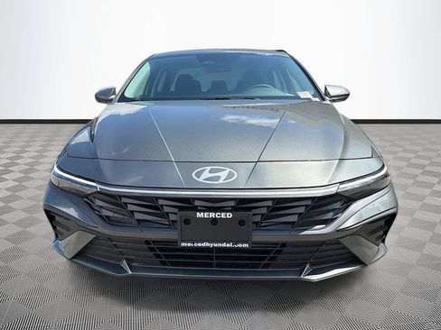 New 2026 Hyundai Elantra SE image 2
