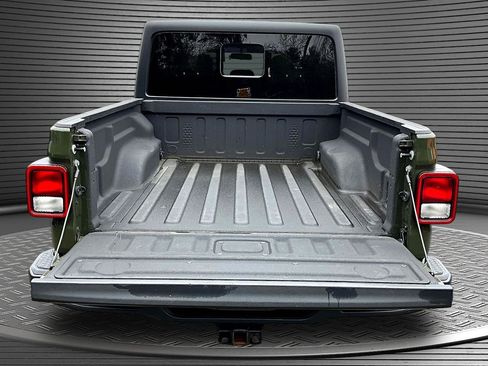 Used 2022 Jeep Gladiator Sport image 7