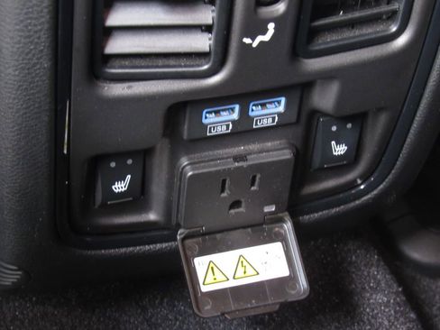 Used 2022 Dodge Durango GT image 35