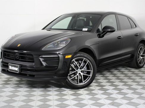 Used 2025 Porsche Macan image 1