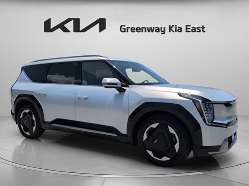 Certified 2024 Kia EV9 Land AWD/4WD image 3