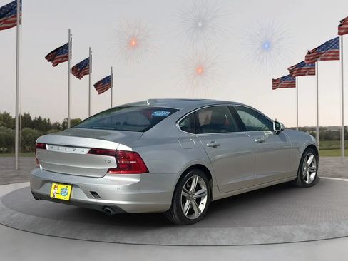Used 2018 Volvo S90 T5 Momentum w/ Convenience Package FWD image 5