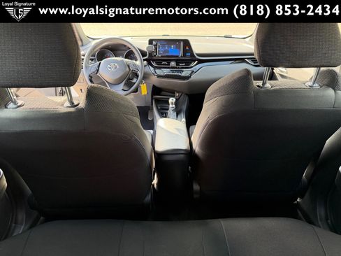 Used 2018 Toyota C-HR XLE image 12