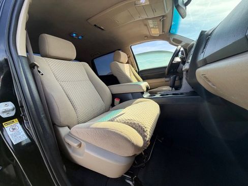 Used 2012 Toyota Tundra 4x4 CrewMax w/ SR5 Pkg image 7