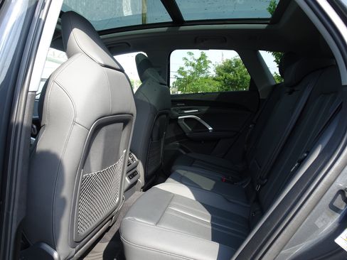 Certified 2025 Audi Q5 Prestige AWD/4WD image 11